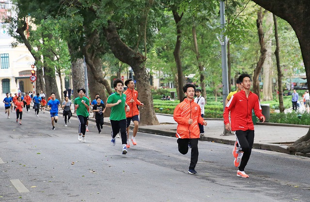 Hàng nghìn người tham gia chạy hưởng ứng Lễ phát động Giải chạy Báo Hà Nội mới  - Ảnh 7.