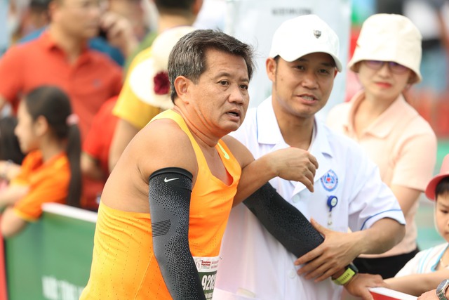 Đỗ Quốc Luật, Lê Thị Tuyết vô địch Tiền Phong Marathon 2023 - Ảnh 8.