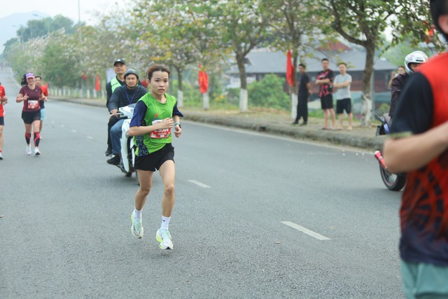 Đỗ Quốc Luật, Lê Thị Tuyết vô địch Tiền Phong Marathon 2023 - Ảnh 2. Đỗ Quốc Luật, Lê Thị Tuyết vô địch Tiền Phong Marathon 2023 - Ảnh 2.