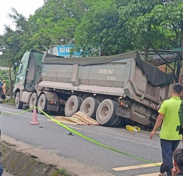 Quảng Bình: Một học sinh lớp 10 tử vong trên đường đi học về - Ảnh 1.