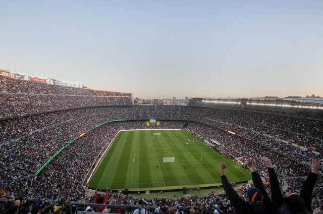 Pique tổ chức giải sân 7 Kings League bán ‘cháy vé’ sân Nou Camp - Ảnh 1.