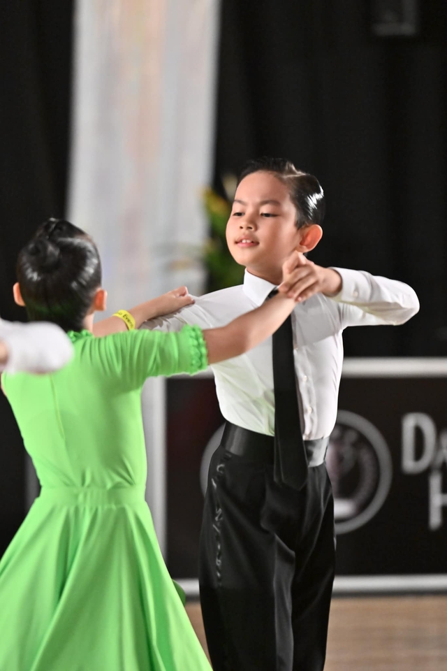 Khánh Thi - Phan Hiển bật khóc khi con trai 8 tuổi đoạt HCV dancesport quốc tế - Ảnh 3.