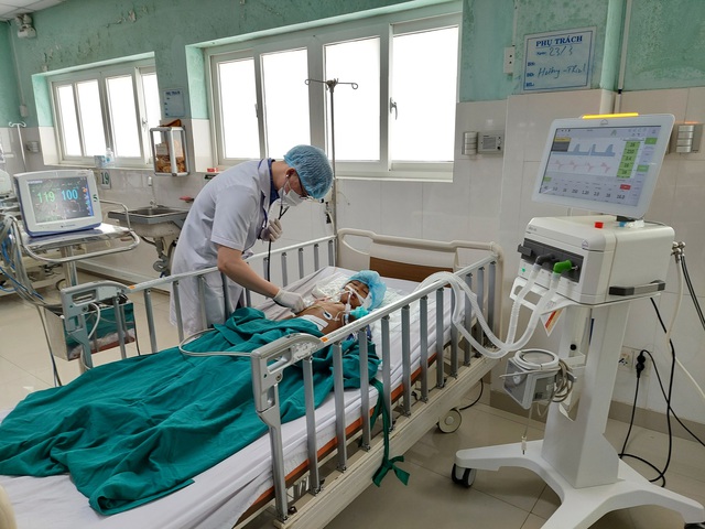 Vụ nổ đầu đạn ở Kon Tum: Bệnh viện đang điều trị miễn phí cho nạn nhân - Ảnh 1.