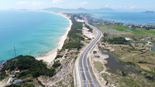 Khánh Hòa khánh thành tuyến đường gần 1.000 tỉ đồng tại KKT Vân Phong  - Ảnh 2.