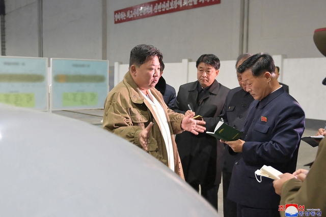 Lãnh đạo Triều Tiên Kim Jong-un kêu gọi tăng cường sản xuất vật liệu hạt nhân - Ảnh 1.