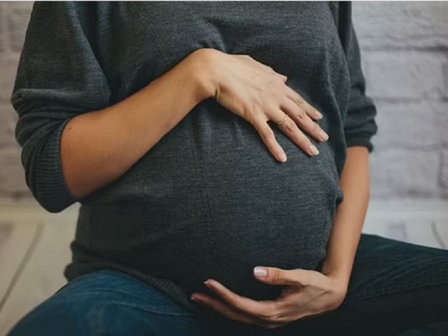 Mỹ: người phụ nữ 3 lần mang thai hộ, sinh 4 con cho người khác - Ảnh 1.