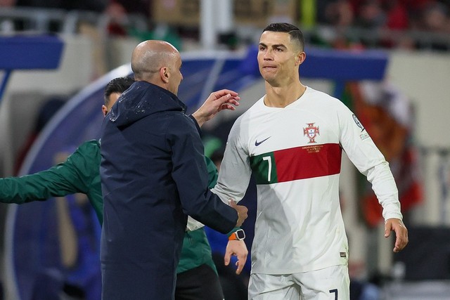 Bruno Fernandes bác bỏ tuyên bố 'không khí trong lành' của Ronaldo tại tuyển Bồ Đào Nha - Ảnh 2.