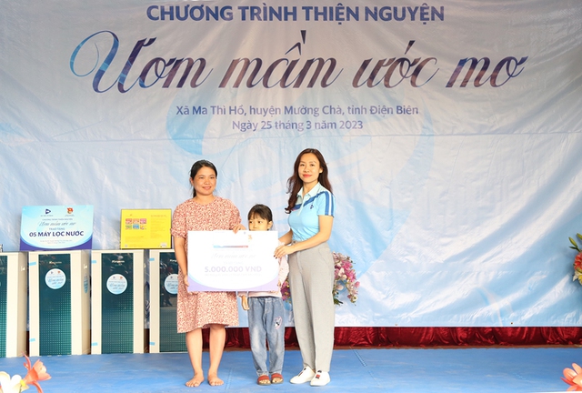 VBI hỗ trợ giáo viên có hoàn cảnh khó khăn tại trường Mầm non Ma Thì Hồ