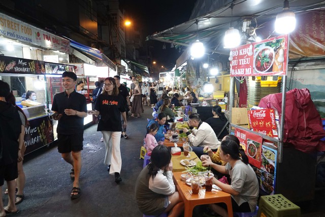  Hàng quán 'đứng yên' dù... thực phẩm đi xuống - Ảnh 1.