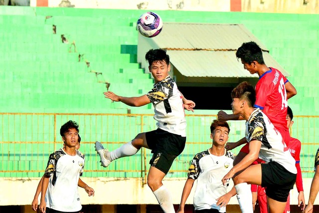 Mưa thẻ phạt trong trận CAHN-Thanh Hóa ở giải bóng đá U.19 quốc gia 2023 - Ảnh 5.