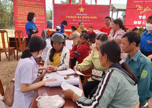 Tỉnh đoàn Kon Tum tổ chức chương trình 'Tháng ba biên giới' - Ảnh 2.