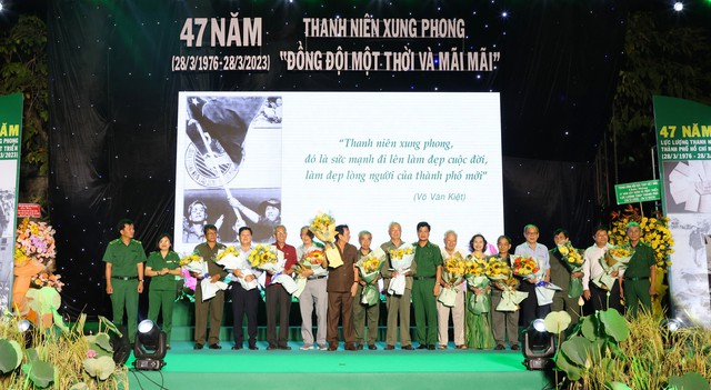 Họp mặt truyền thống 47 năm thanh niên xung phong: 'Đồng đội một thời và mãi mãi' - Ảnh 2.