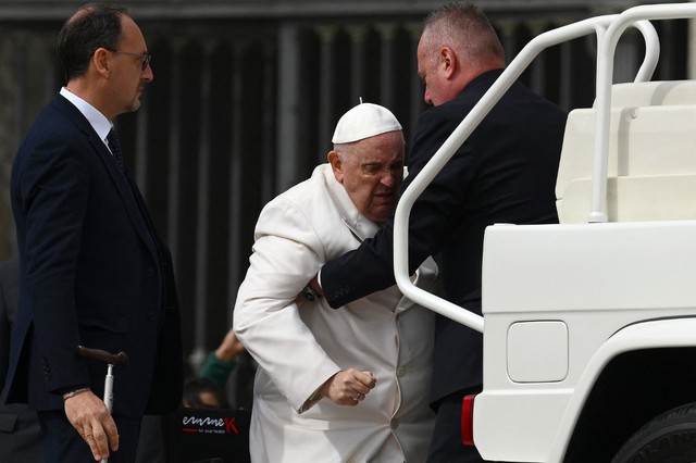 Vatican xác nhận Giáo hoàng Francis nhập viện - Ảnh 1.