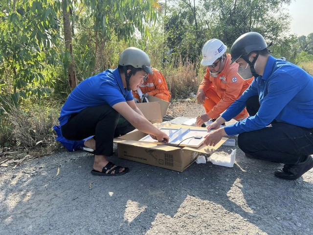 Đoàn điện lực nhận bằng khen của T.Ư Đoàn vì có thành tích trong Tháng Thanh niên - Ảnh 3.