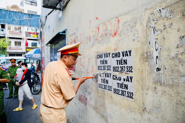 Tín dụng đen vẫn tung hoành bất chấp: Bao giờ 'vay tiền nhanh' thôi bôi bẩn phố phường TP.HCM - Ảnh 6.