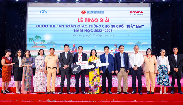 Trao 2.040 giải thưởng trong cuộc thi 'ATGT cho nụ cười ngày mai' - Ảnh 1.