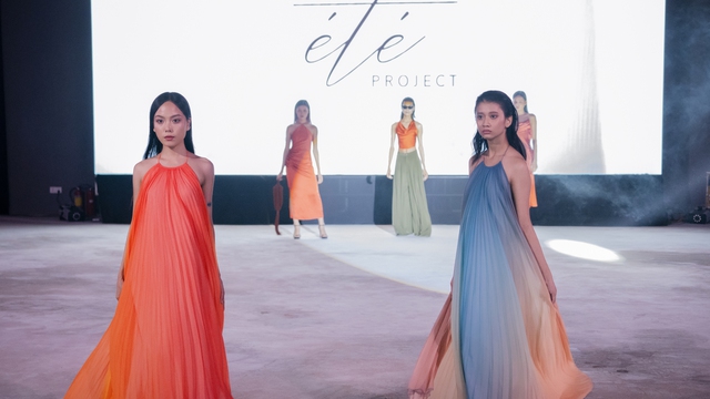  Đầm lụa của 2 NTK trẻ Việt Nam tham dự lễ hội thời trang quốc tế - Ảnh 4.