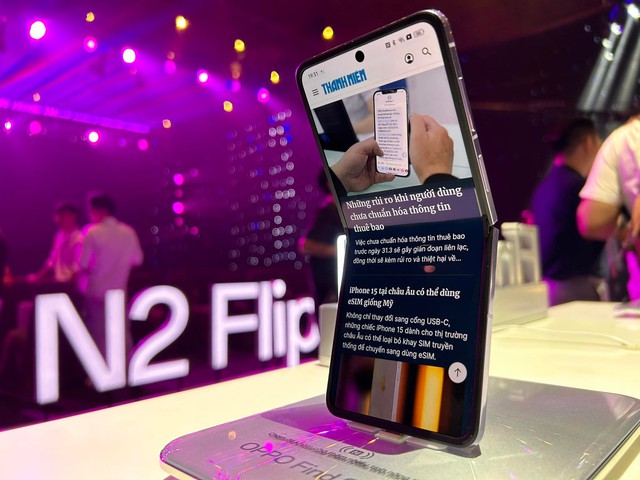 Oppo trình làng mẫu smartphone màn hình gập Find N2 Flip tại Việt Nam - Ảnh 1.
