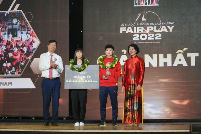 Trợ lý Lee Young-jin nhận giải Fair Play 2022 - Ảnh 1.