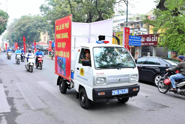 Hà Nội muốn xây dựng đề án quản lý vỉa hè, lòng đường để chống lấn chiếm - Ảnh 2. Hà Nội muốn xây dựng đề án quản lý vỉa hè, lòng đường để chống lấn chiếm - Ảnh 2.