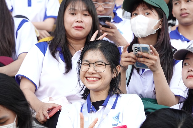 Bất ngờ s&acirc;n Cần Thơ, cổ động vi&ecirc;n đ&ocirc;ng hơn V-League - Ảnh 3.