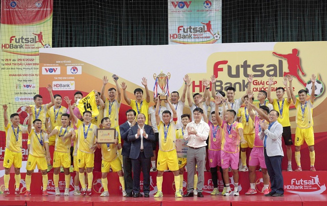 CLB Sài Gòn ăn mừng chức vô địch Giải futsal HDBank Cúp Quốc gia 2022