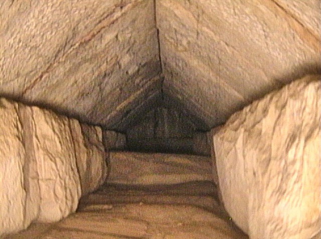 Phát hiện hành lang bí ẩn bên trong Đại kim tự tháp Giza - Ảnh 1.