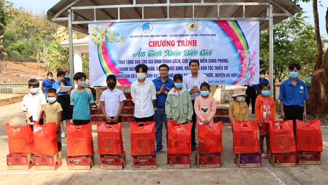 BĐBP tỉnh Bình Phước nâng bước em tới trường - Ảnh 6.