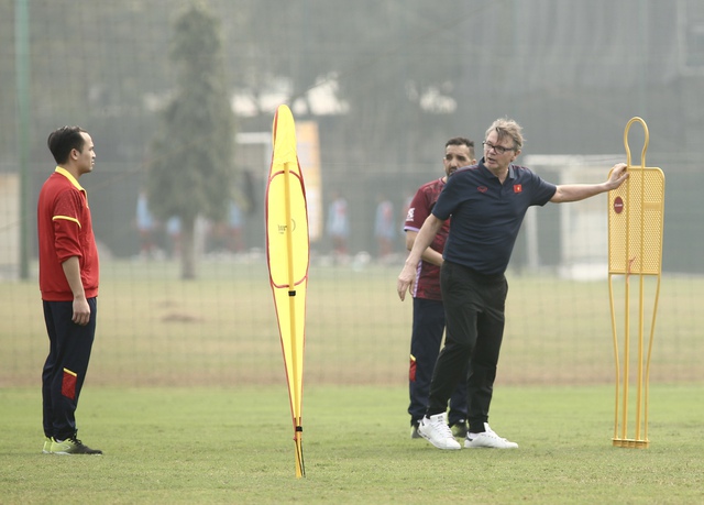 Nhiệt huyết bất tận của HLV Troussier - Ảnh 5.