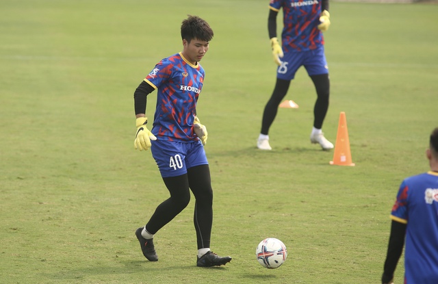 Nhiệt huyết bất tận của HLV Troussier - Ảnh 3.