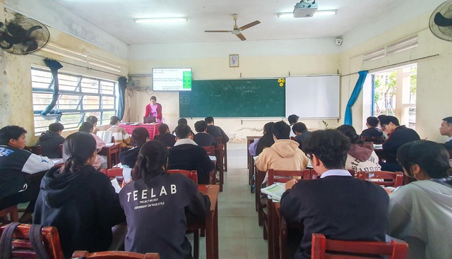 Đà Nẵng: Tăng tiết học ôn tập cho học sinh trước kỳ thi tốt nghiệp THPT - Ảnh 2.