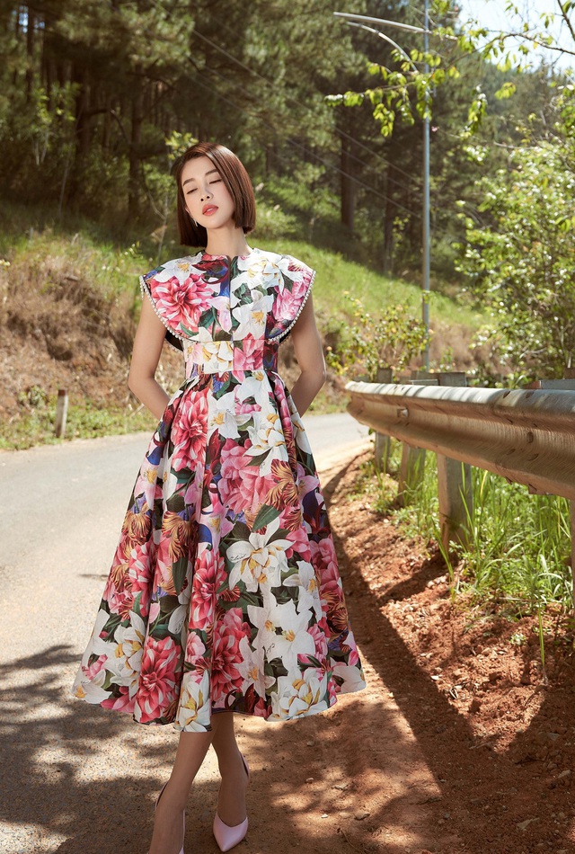 Mặc váy hoa mùa hè vừa cưng yêu vừa thoải mái - Ảnh 2. Mặc váy hoa mùa hè vừa cưng yêu vừa thoải mái - Ảnh 2.