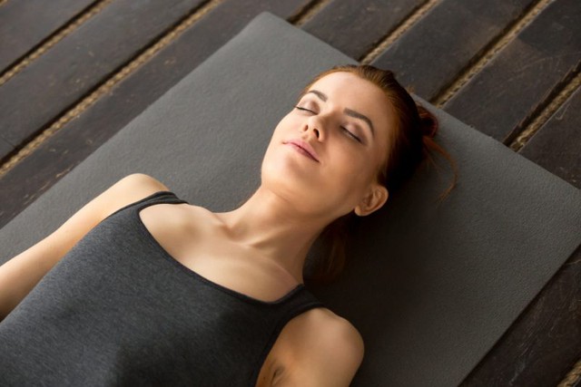 10 động tác yoga đơn giản giúp giảm đau cổ vai gáy hữu hiệu  - Ảnh 12.