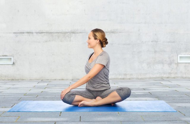 10 động tác yoga đơn giản giúp giảm đau cổ vai gáy hữu hiệu  - Ảnh 8.