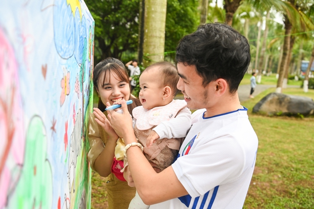 Sở GD-ĐT Nghệ An, Nhà sáng lập Ecopark xây quỹ học bổng 1.000 trẻ em đến trường - Ảnh 2.