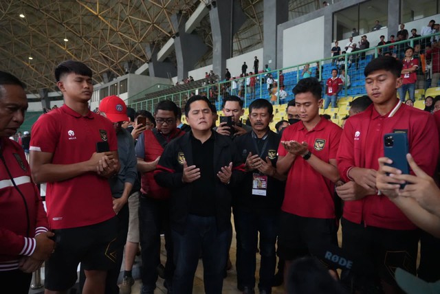 Chủ tịch PSSI kêu gọi người hâm mộ Indonesia chấp nhận phán quyết của FIFA - Ảnh 1.