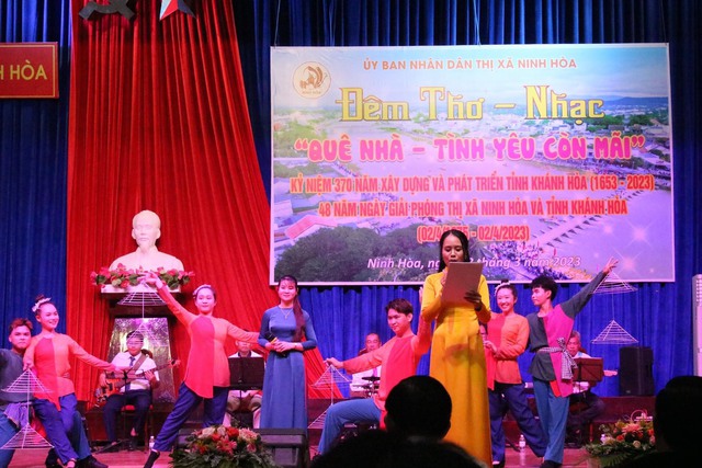 Ninh Hòa tổ chức đêm thơ nhạc Quê nhà - Tình yêu còn mãi - Ảnh 3.