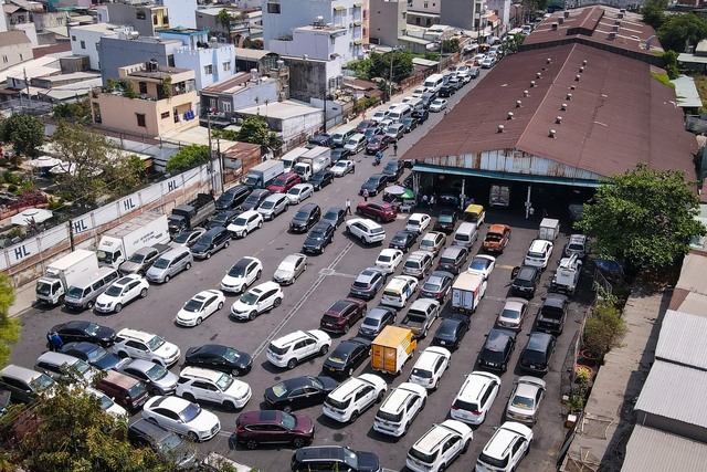 Xử lý ùn ứ đăng kiểm: Vẫn phải chờ ! - Ảnh 2.