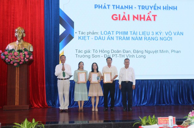 Trao giải báo chí về ĐBSCL lần 7 năm 2023 - Ảnh 2.