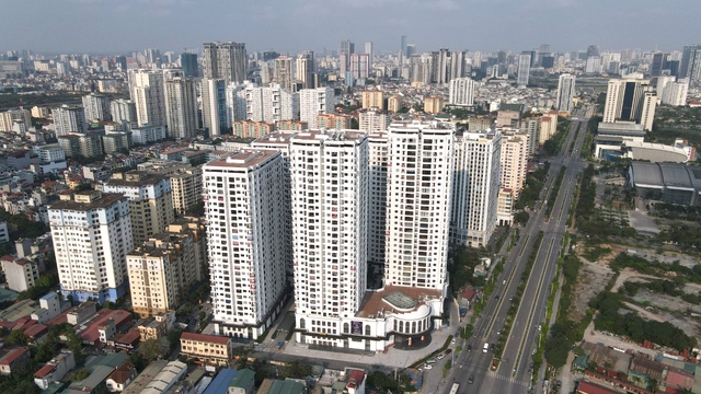 Nguồn cung khan hiếm khiến giá chung cư ở Hà Nội khó giảm - Ảnh 1.