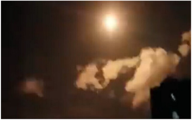 Nổ lớn ở Damascus, Syria nói bắn hạ tên lửa Israel - Ảnh 1.