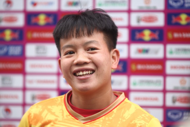 Hậu vệ đội tuyển nữ Việt Nam: 'Huỳnh Như trở lại giúp cầu thủ hưng phấn hơn' - Ảnh 1.