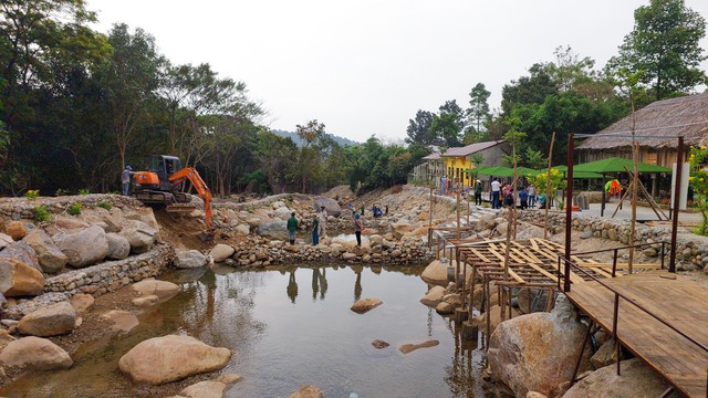 Đà Nẵng: Cận cảnh chính quyền cưỡng chế khu du lịch trái phép ở suối Lương - Ảnh 2.