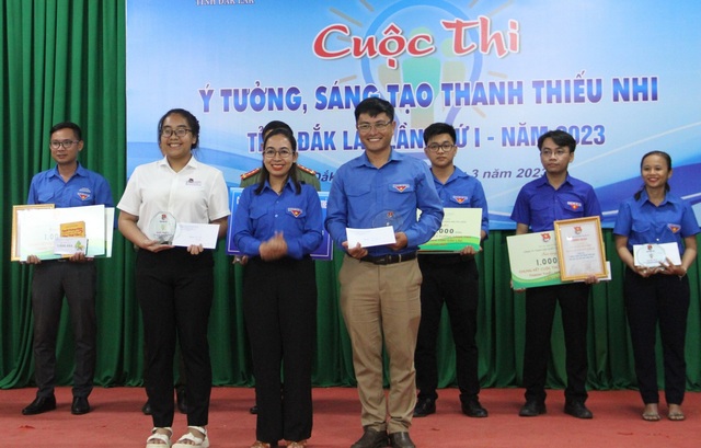 Học sinh lớp 10 đạt giải nhất cuộc thi sáng tạo thanh thiếu nhi Đắk Lắk - Ảnh 1.