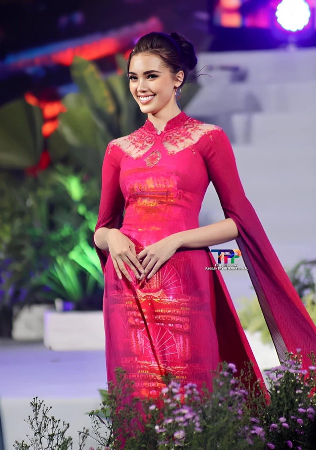 Á hậu Miss Charm trở lại Việt Nam diễn áo dài cho Đỗ Trịnh Hoài Nam - Ảnh 2.