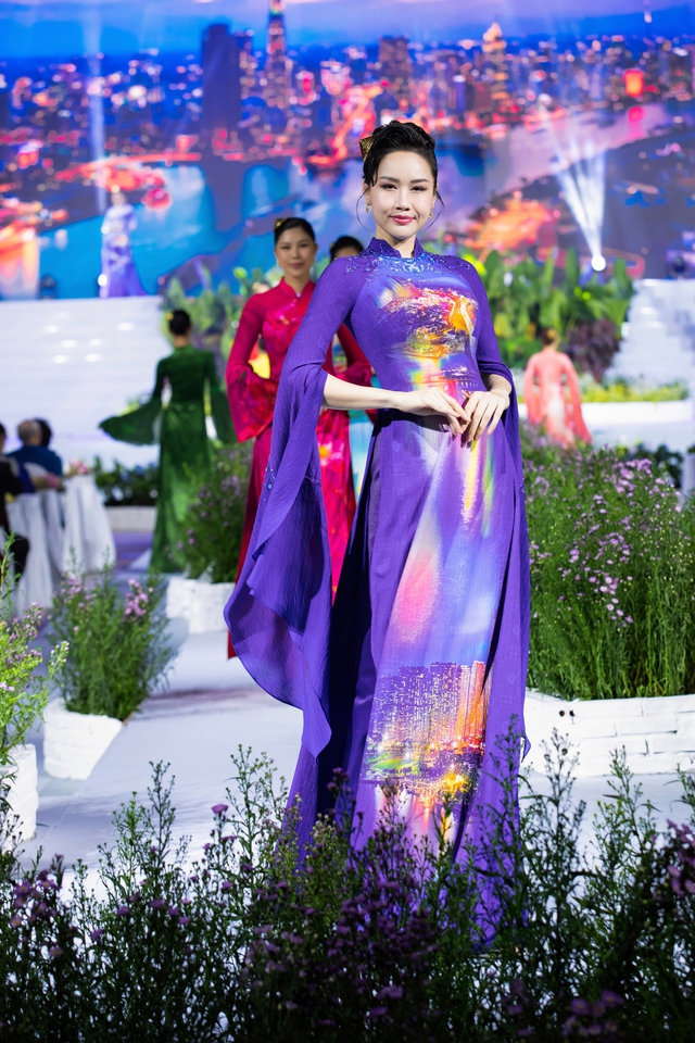 Á hậu Miss Charm trở lại Việt Nam diễn áo dài của NTK Đỗ Trịnh Hoài Nam - Ảnh 3.