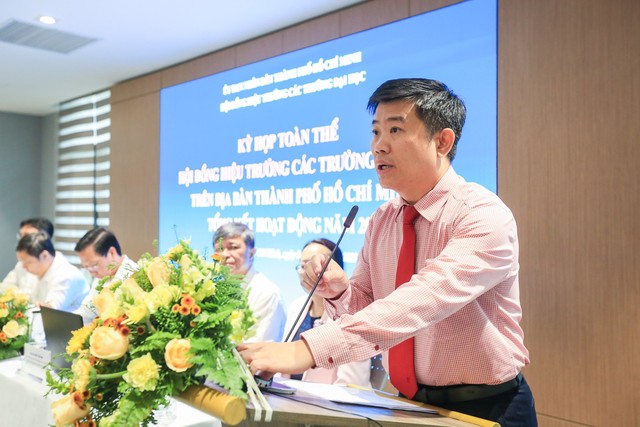 Chủ tịch UBND TP.HCM Phan Văn Mãi: 'ĐH phát triển cùng sự phát triển của thành phố' - Ảnh 4.