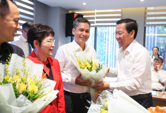 Chủ tịch UBND TP.HCM Phan Văn Mãi: 'ĐH phát triển cùng sự phát triển của thành phố' - Ảnh 2.