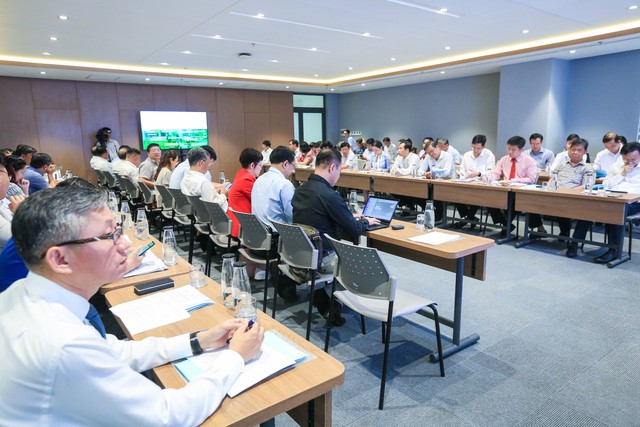 Chủ tịch UBND TP.HCM Phan Văn Mãi: 'ĐH phát triển cùng sự phát triển của thành phố' - Ảnh 5.