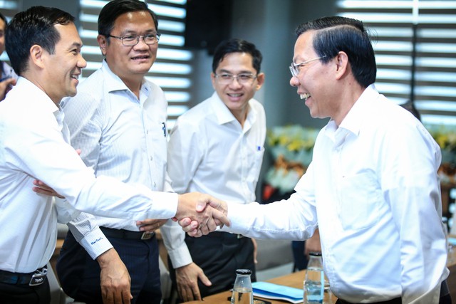 Chủ tịch UBND TP.HCM Phan Văn Mãi: 'ĐH phát triển cùng sự phát triển của thành phố' - Ảnh 8.
